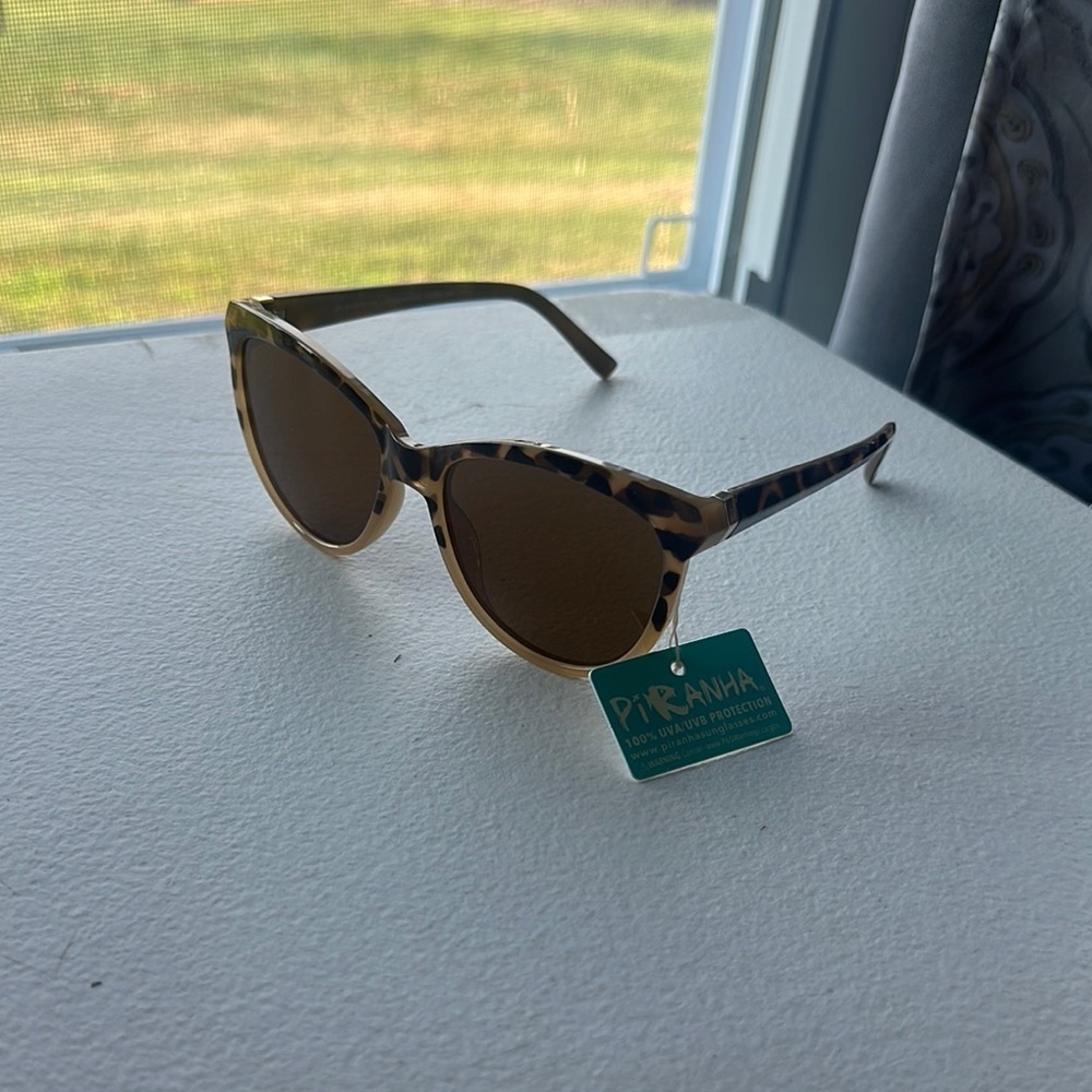 NEW Piranha Leopard Print Sunglasses